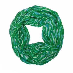Lilly Pulitzer Riley Infinity Loop Scarf
Resort White “Finders Keepers” Print